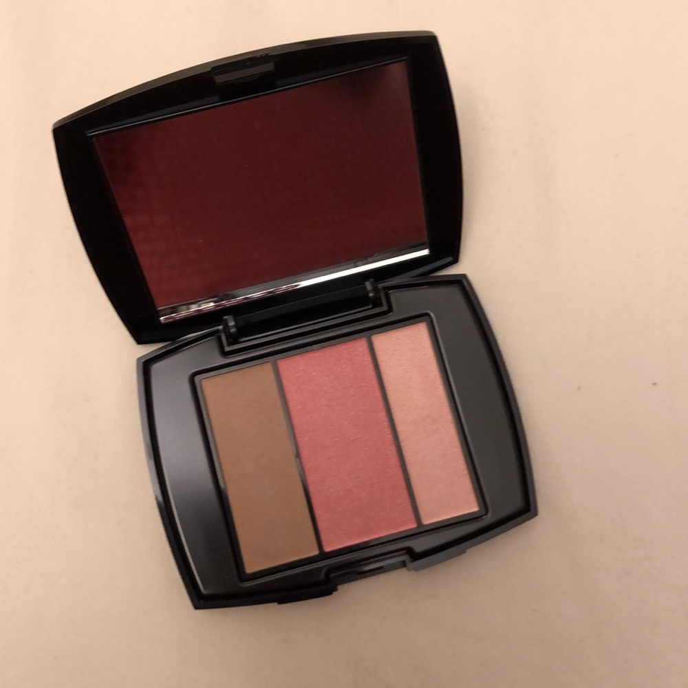 Makeup - Picture 3 of 3